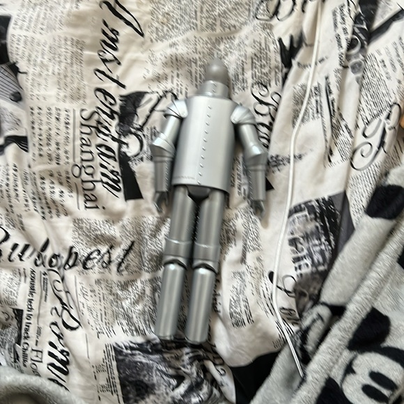 Lion and tin man Barbies - Picture 6 of 6